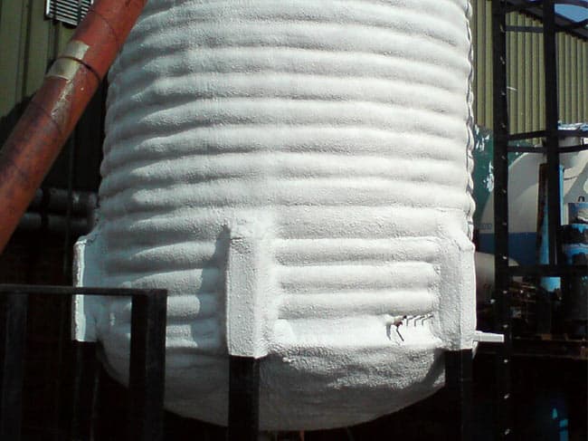 Insulated water tank